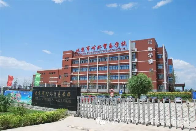足球比赛规则怎么写_足球比赛有哪些规则略写_足球符合规则的比赛用球