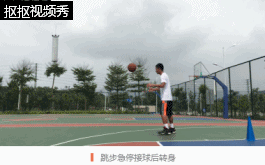 篮球教学新手入门三步上篮_篮球上篮步法_三步上篮球技巧教学