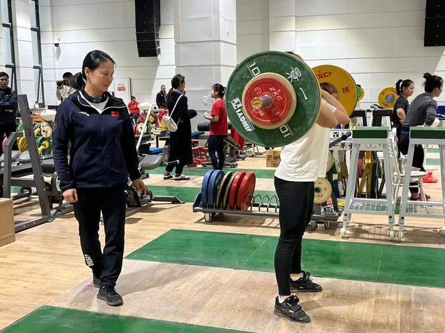 广西举重世界冠军_广西93年举重冠军_广西举重冠军年薪多少