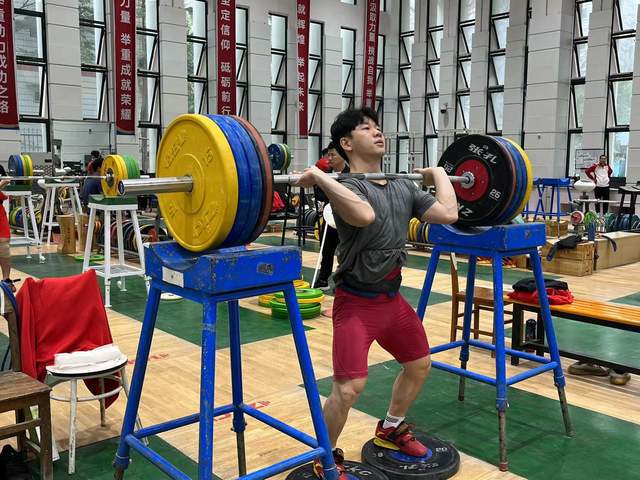 广西举重世界冠军_广西举重冠军年薪多少_广西93年举重冠军