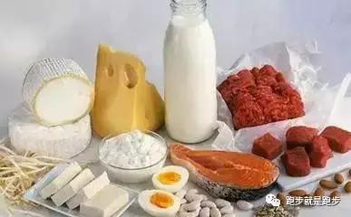 马拉松 喝水_马拉松喝水的地方叫什么_马拉松喝水技巧