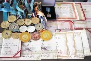 有人送举重冠军房子吗_送举重房子冠军人有奖励吗_举重冠军卖奖牌