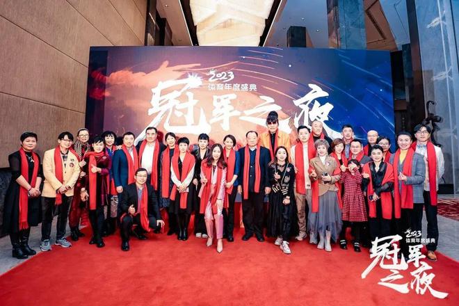 霞的冠军皮肤怎么样_霞冠军皮肤_竞走冠军王軍霞