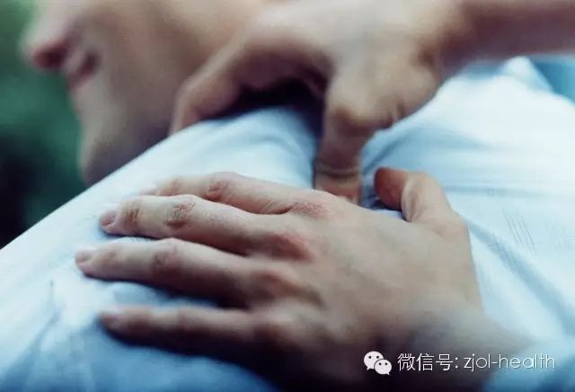 大妈健身器材表情包_大妈健身器材坏了_大妈健身房怒吼