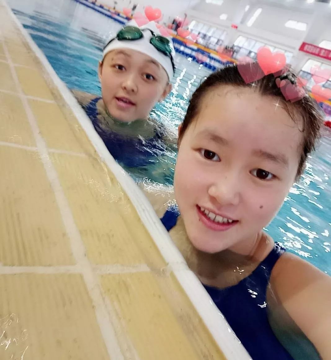 世界残疾人游泳冠军第一名_残疾人女子游泳世界冠军是谁_残疾女孩游泳冠军