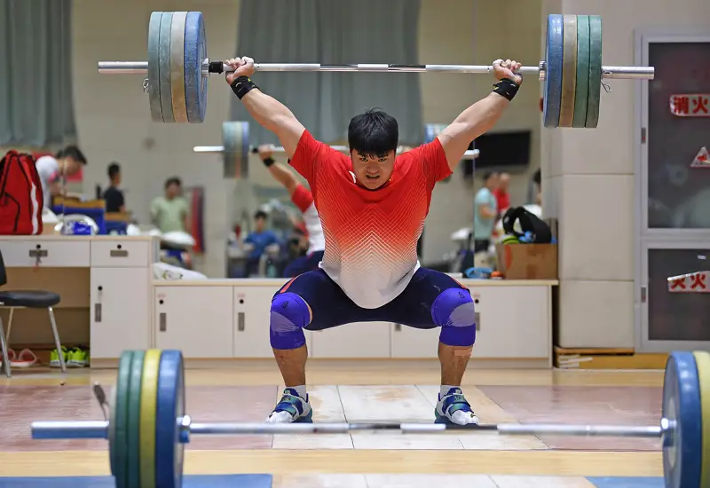举重冠军男的_2021男子举重金牌获得者_男子举重没拿冠军怎么办